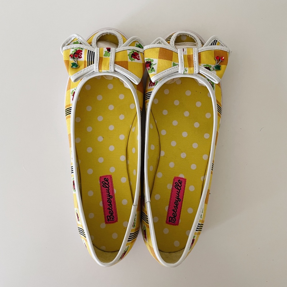 Betsyville yellow fruit peep toe flats